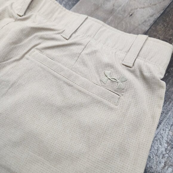 Mens Under Armour size 40 Vented Beige Loose Heat Gear Flat Front Golf Shorts - Picture 3 of 9